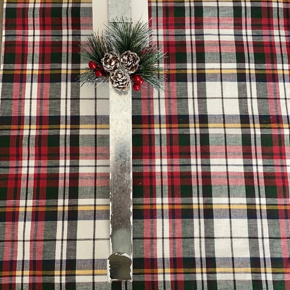 NWT! Holiday/Winter Wreath hanger with felt backing